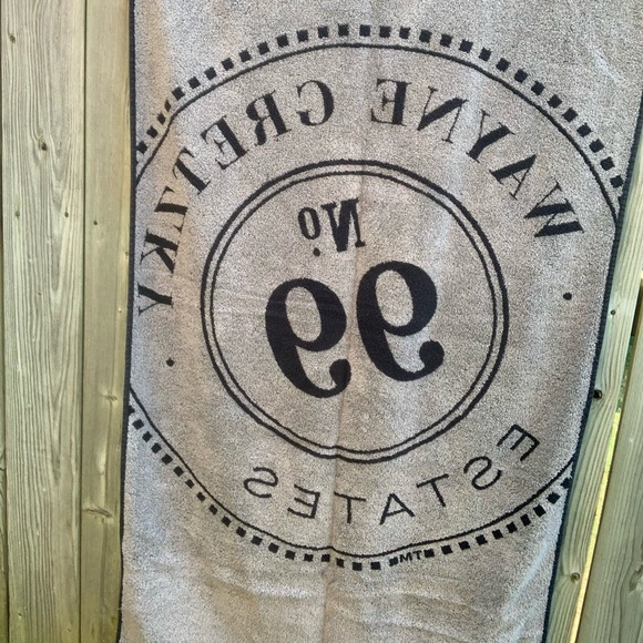 Wayne Gretzky Estates No 99 Black Bath Towel - Picture 2 of 3